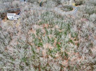 15 Greystone Dr, Uncasville, CT 06382