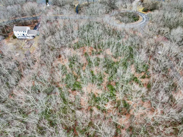 15 Greystone Drive, Montville, CT 06382