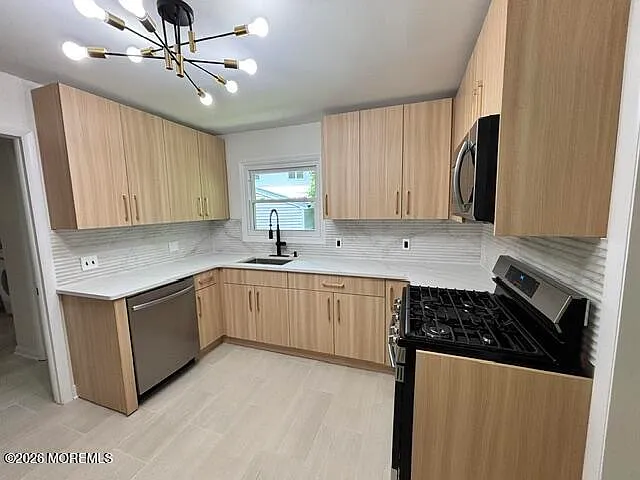 813 Roseld Ave — Photo 5