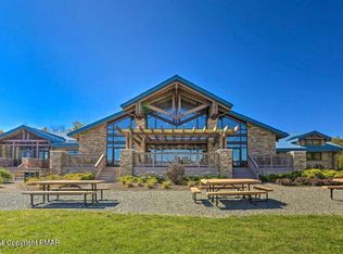 10 Comanche Trl, Pocono Lake, PA