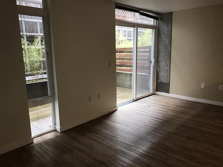418 Bellevue Ave E — Photo 42
