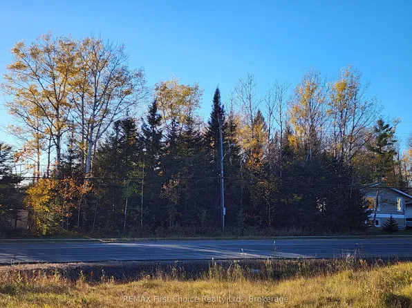 837 Hodder Ave, Thunder Bay, ON P7A 1W3