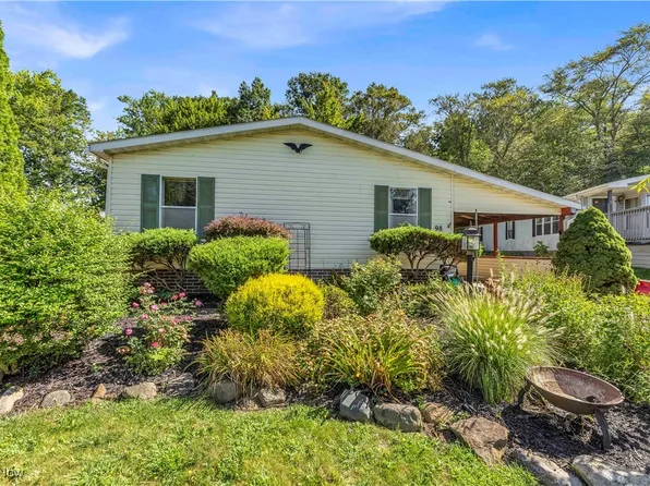 98 Greentree Ln, Hiram, OH 44234