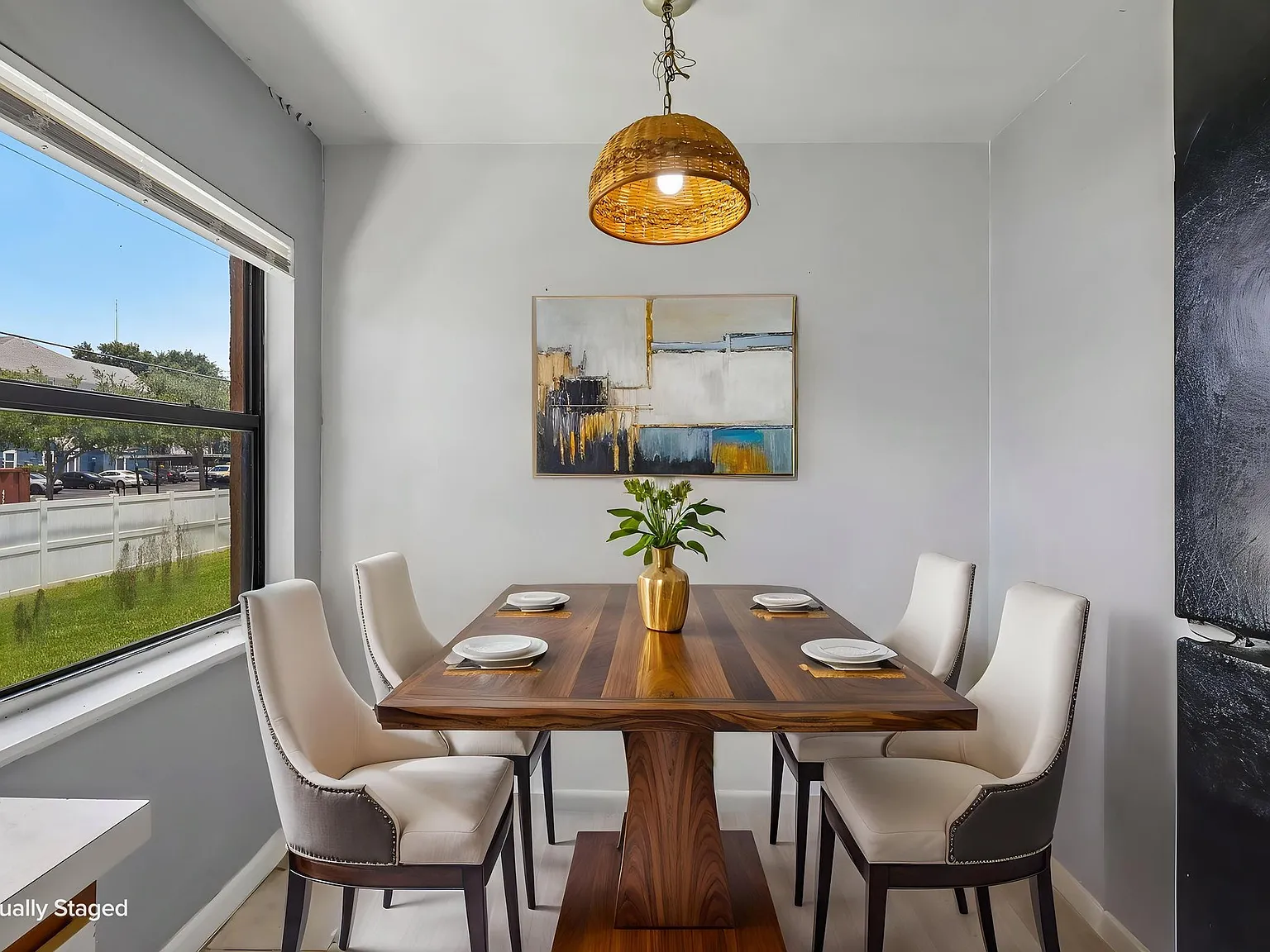 3 bed, 1256 sqft, $1,795 — Photo 3
