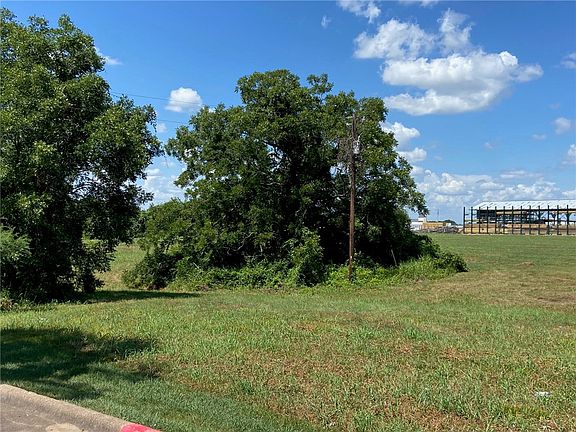 5th image of 1675 Highway 290 E