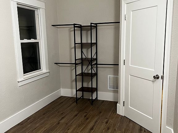 2nd image of 2303 Hyde Park Blvd