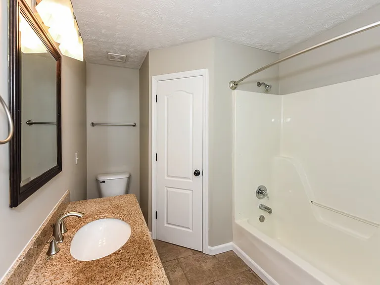 2403 Sawmill St — Photo 10
