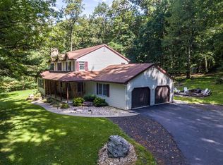 2023 Mountain Hill Ln, Hellertown, PA 18055