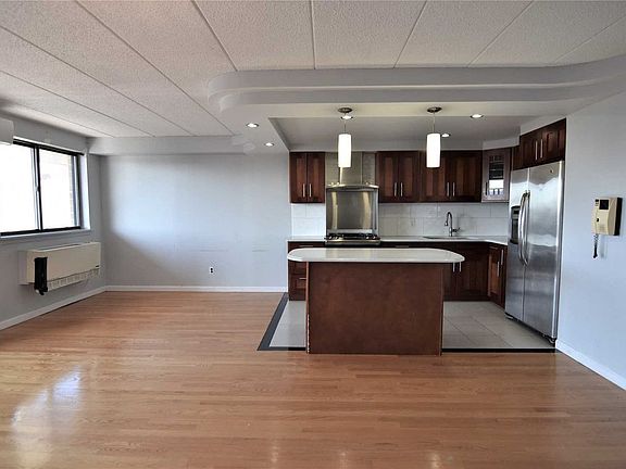 4th image of 14428 Barclay Ave APT 7D