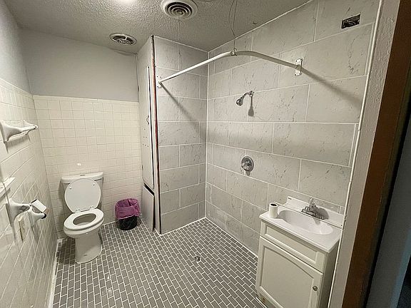 4th image of 111 N Wilhelm Ave