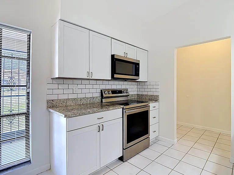 3255 Amherst Ave — Photo 13