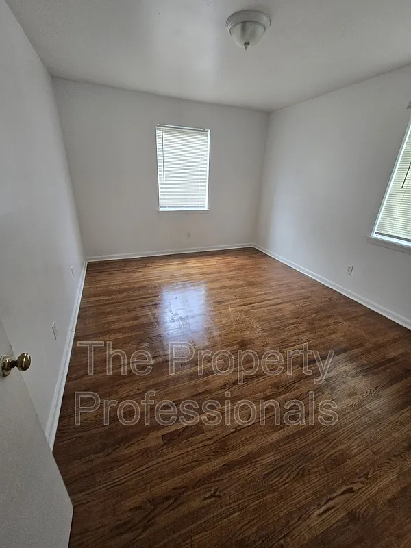 2 bed, 1.0 bath, $850 — Photo 2