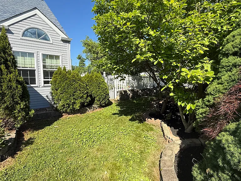 235 Village Green Ln — Photo 6