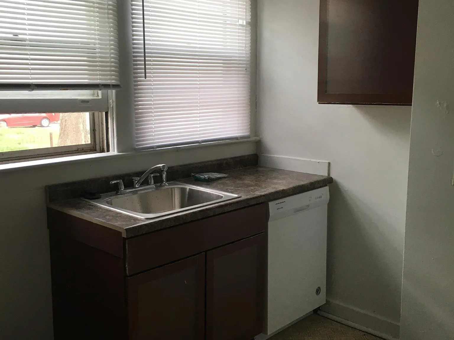 6 bed, 2750 sqft, $3,900 — Photo 3