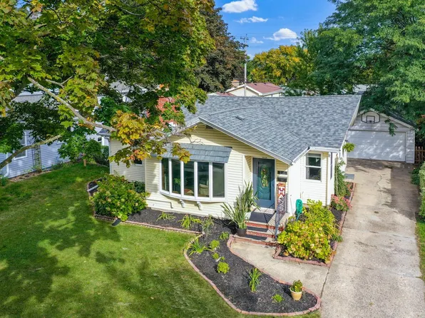 2112 N Owaissa St, Appleton, WI 54911