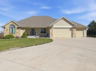 7848 SW Hiawatha Dr, Topeka, KS 66615