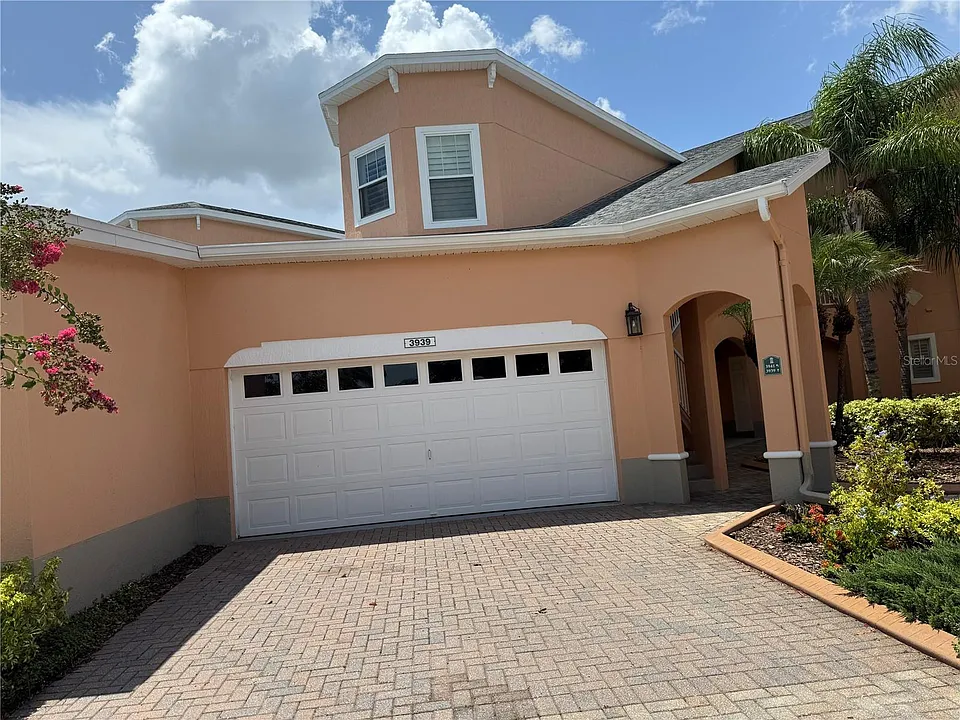 3939 Serenade Ln