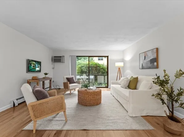 56 Bigelow Ave APT 15, Watertown, MA 02472