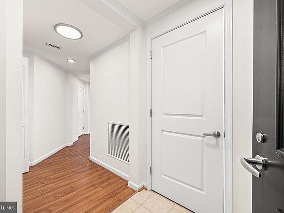 5th image of 2720 S Arlington Mill Dr Unit 914