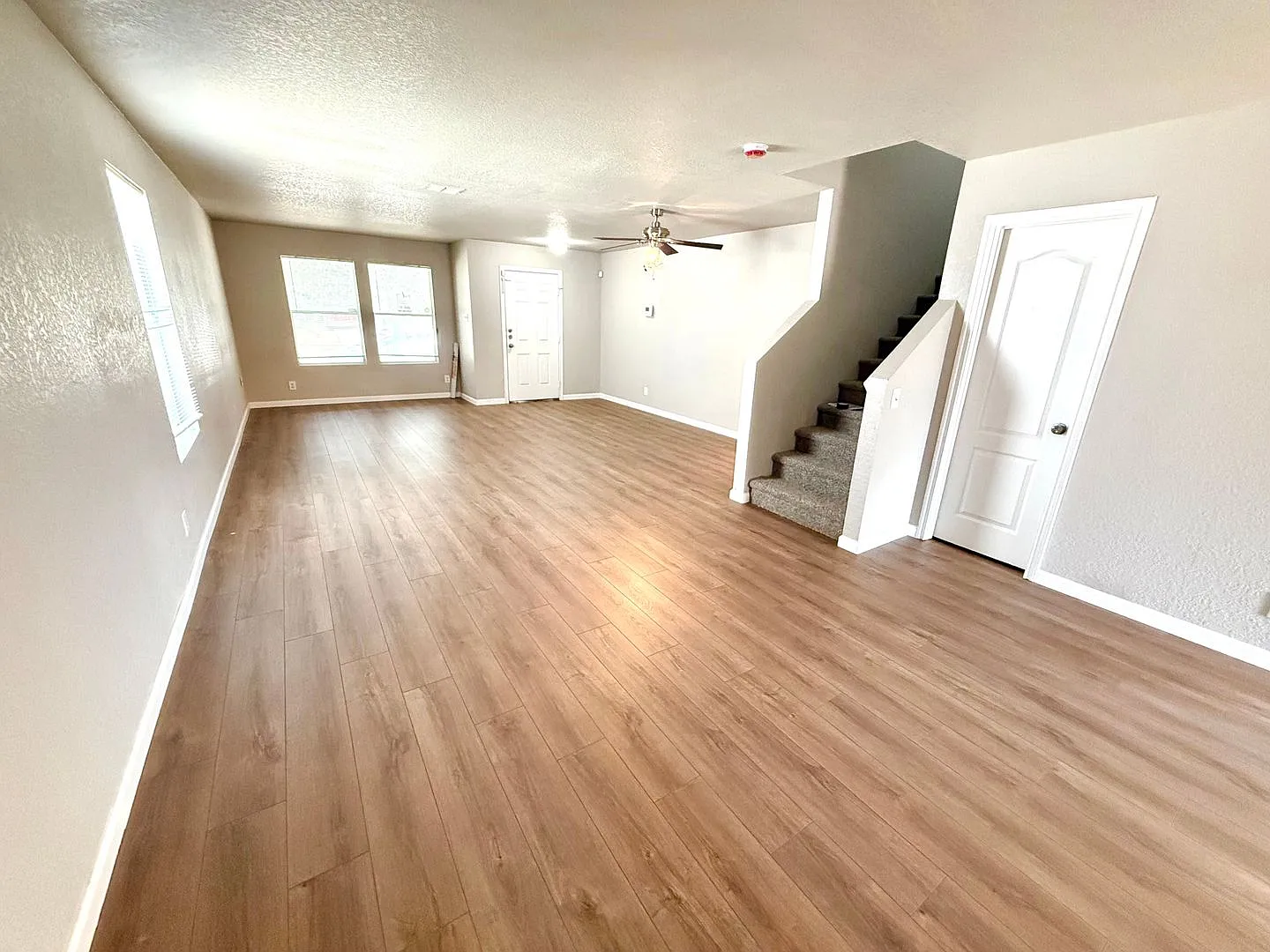 Spacious 3-Bedroom Home with Upstairs Loft & Fenced Backyard! — Photo 3