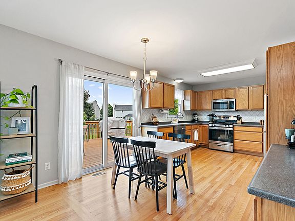 5th image of 123 Devonshire Dr