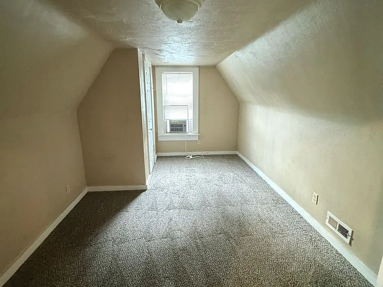 337 N Ellis St — Photo 28