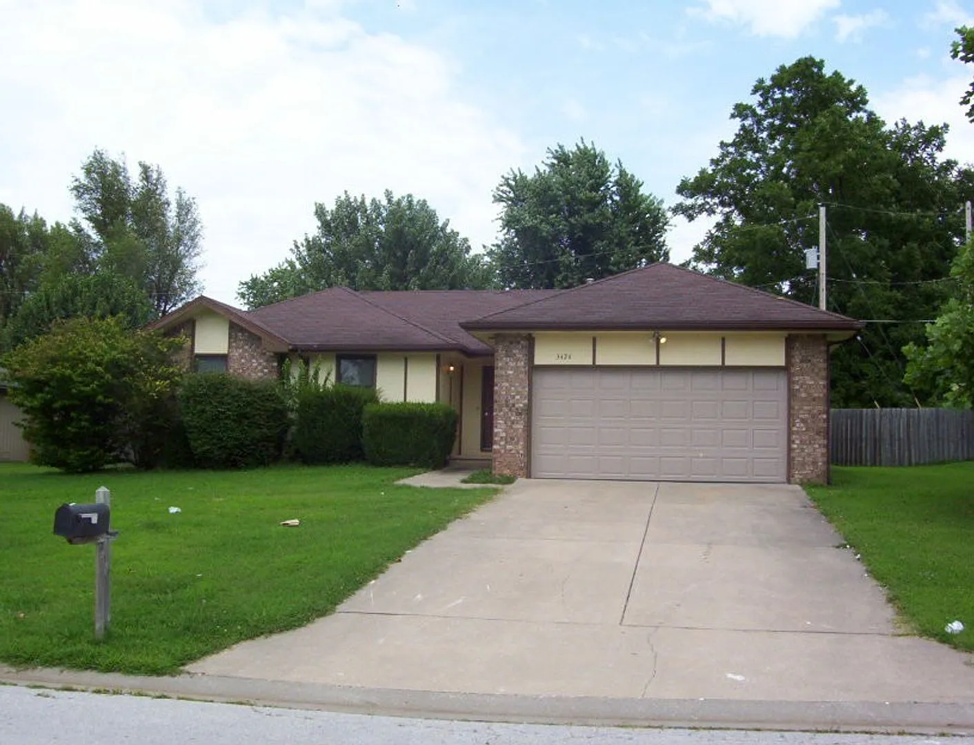Perfect 3 bedroom house with fenced yard! — Photo 1