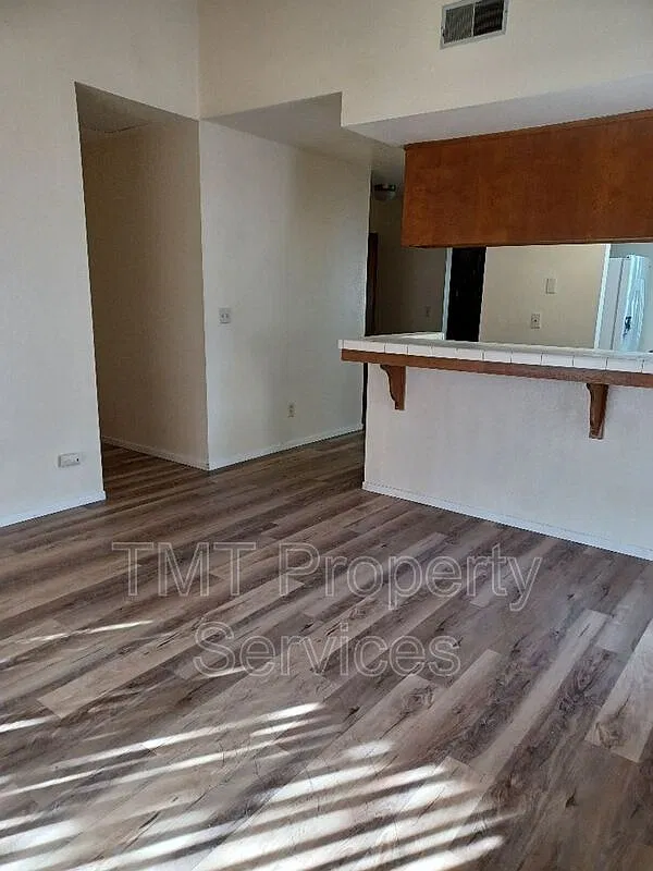 3 bed, 2.5 bath, 1615 sqft, $3,750 — Photo 2
