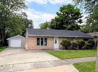 105 Blackhawk Dr, Park Forest, IL