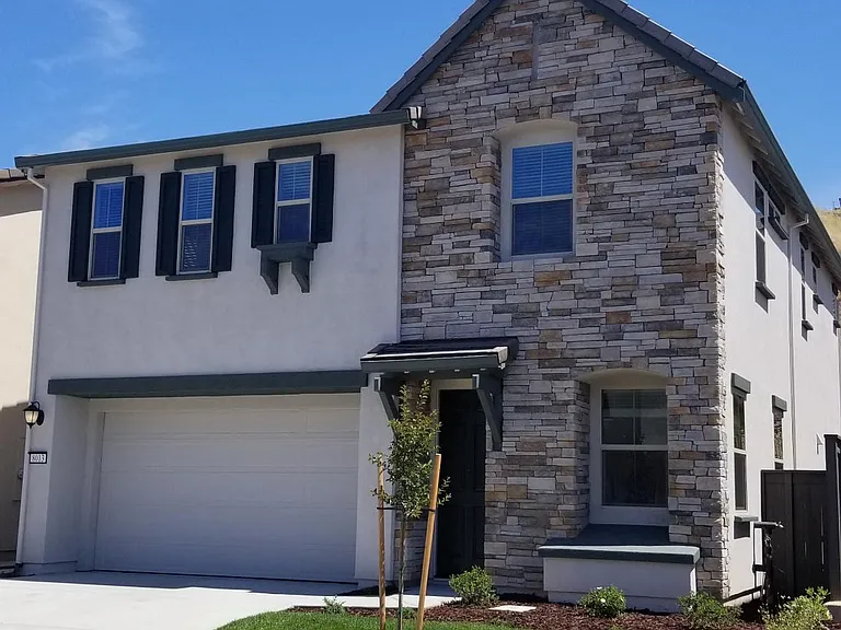 8013 Avanti Dr — Photo 1
