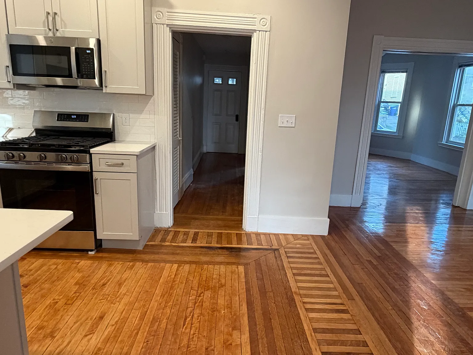 2 bed, 1000 sqft, $3,400 — Photo 3