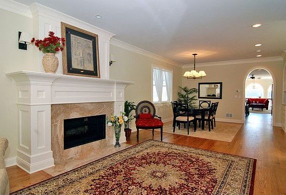 3rd image of 4138 N Oakley Ave
