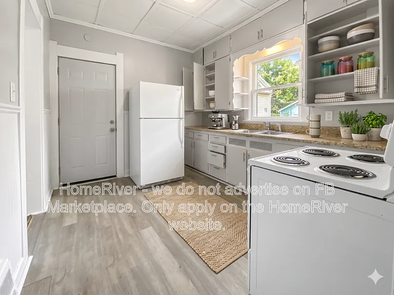 1014 Berdan Ave — Photo 3