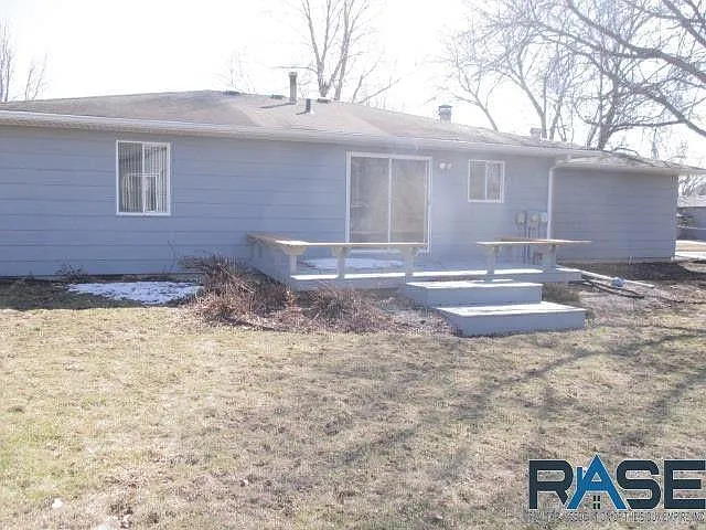 5 bed, 1778 sqft, $1,950 — Photo 2