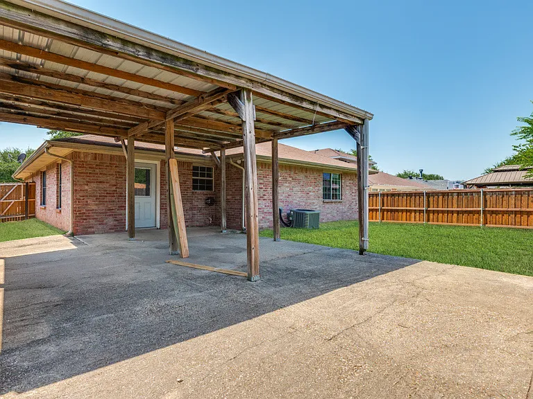 3104 Caballero Cir — Photo 11