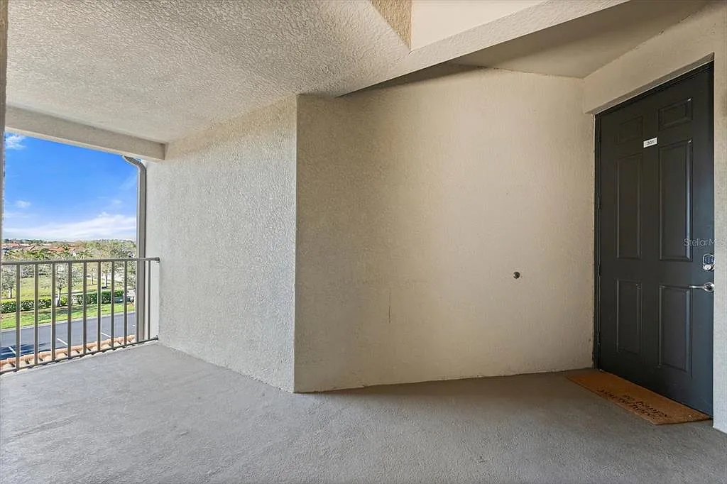 3 bed, 2.0 bath, 1254 sqft, $2,300 — Photo 3