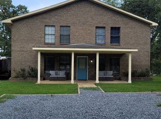 28 Walnut Ln #C, Deatsville, AL 36022