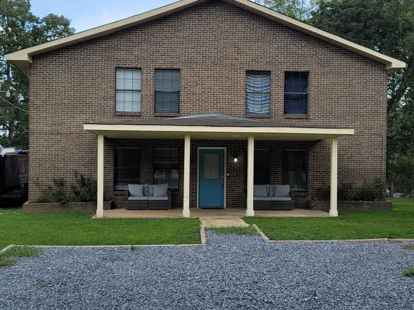 28 Walnut Ln #C, Deatsville, AL 36022