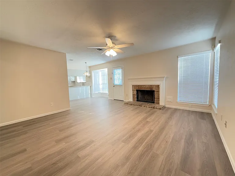 1559 Hillside Elm St — Photo 7
