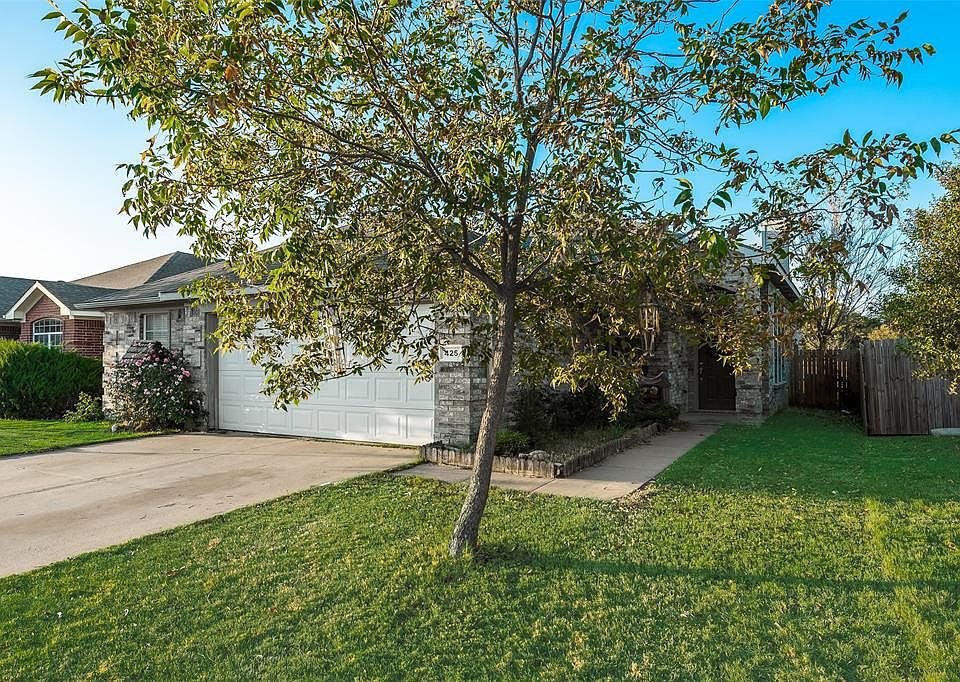 1st image of 425 Shadow Grass Ave