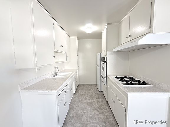 5th image of 5000 Woodman Ave APT 18