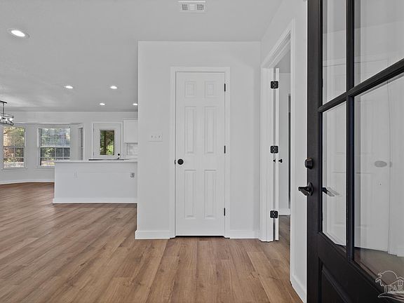 3rd image of 245 Lakeland Ct