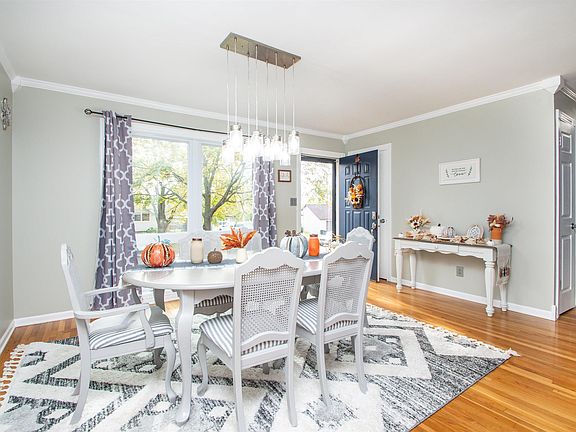 3rd image of 5619 N Monterey Ct