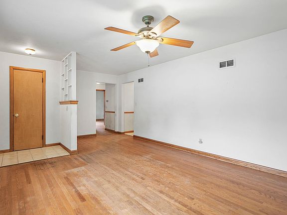 5th image of 9 Fremont Cir