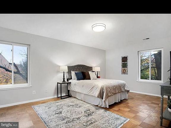 5th image of 11415 Commonwealth Dr APT 202