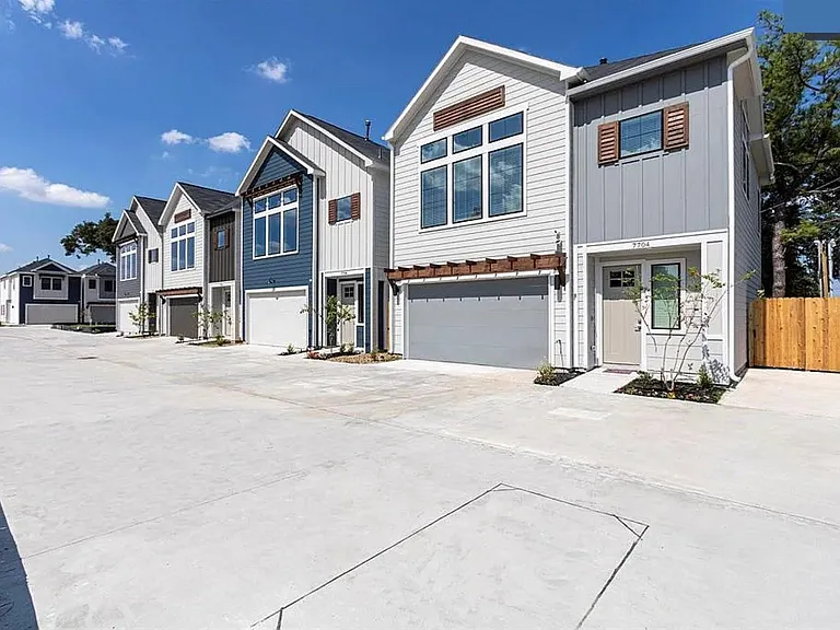 7704 Nasser Ln — Photo 2