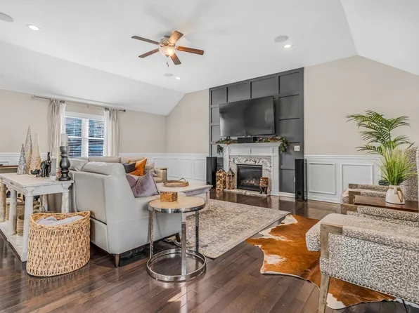13 Moore Dr, Millbury, MA 01527