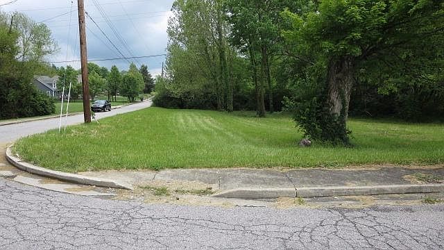 1st image of 690 Caden Ln