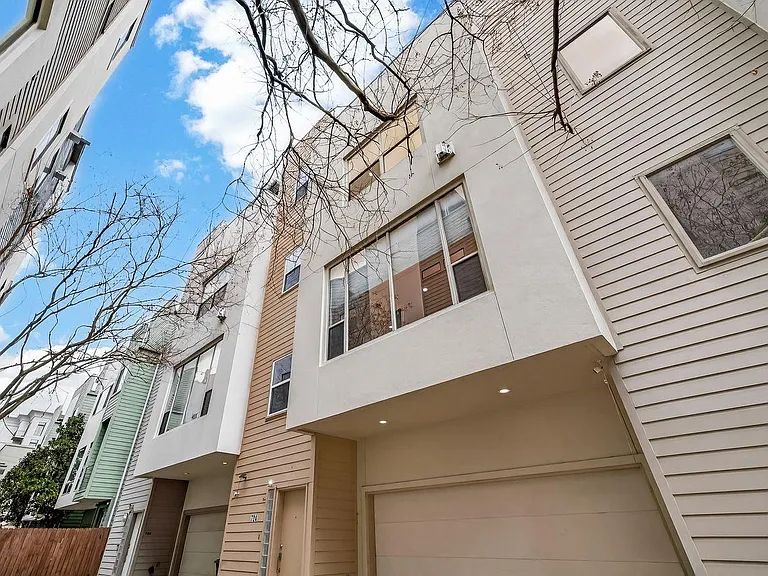 724 Ruthven St — Photo 1