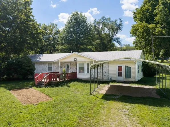 107 S 3rd St, White Cloud, KS 66094